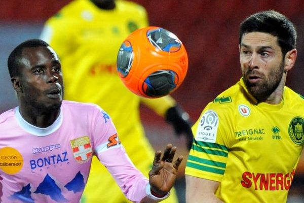 Sougou et Veigneau lors du match Evian FC Nantes