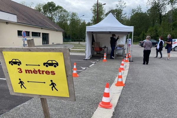 Distribution de masques à Saint-Pouange