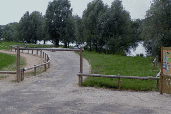 La Saône, au bout de l'avenue de la plage, à Jassans-Riottier dans l'Ain