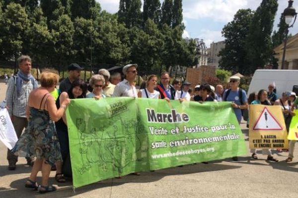 La marche des cobayes est arrivée à Paris.