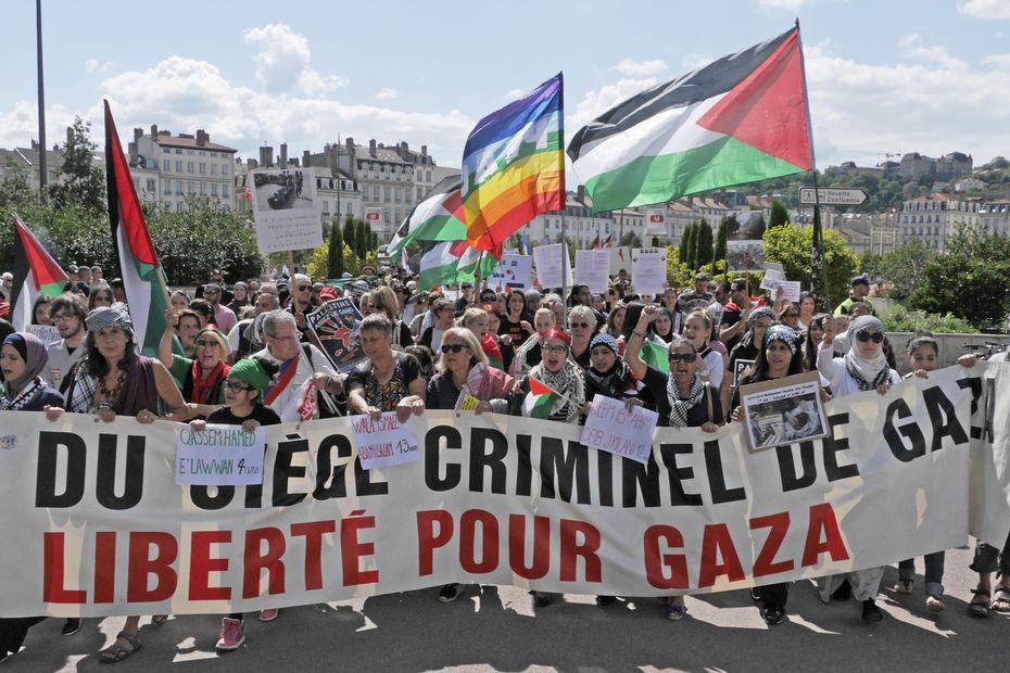 nearly 1,000 demonstrators in support of Palestine