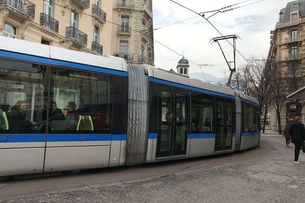 Dans l'agglomération grenobloise, le ticket de bus sera valable toute la journée certains jours du mois de décembre