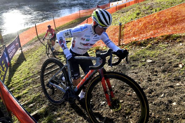 Clément Venturini champion de France de cyclocross. Il s'impose devant Joshua Dubau à Camors ce dimanche 14 janvier 2024