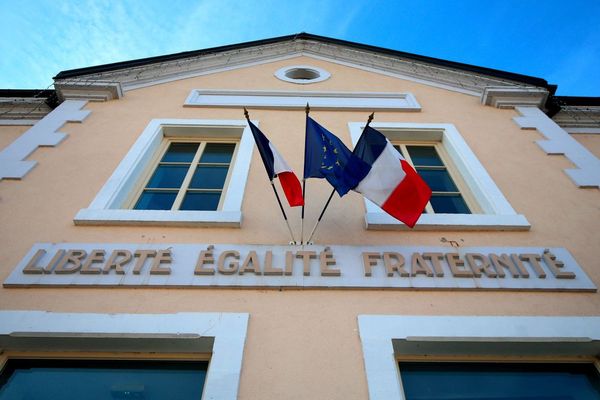 La mairie de Mandeure, dans le Doubs.