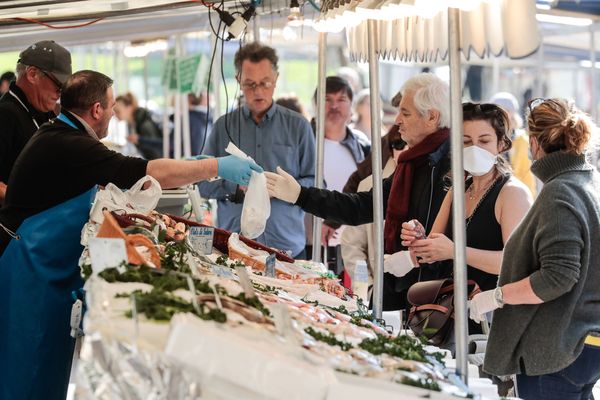 La préfète de Nouvelle-Aquitaine demande aux maires de ne pas interdire les marchés mais de les aménager en fonction des recommandations sanitaires