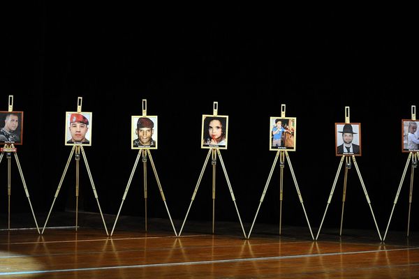 Les portraits des 7 victimes de Merah, exposés lors d'une cérémonie à Toulouse en 2014