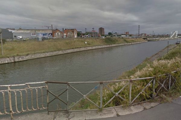 C'est dans le canal de Bourbourg, au niveau du quai de l'Île Jeanty, que le corps a été repêché