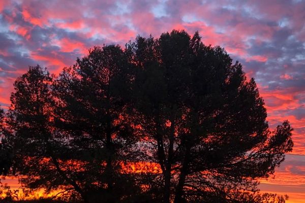 Photos Un Ciel De Feu Au Lever Du Soleil Sur Montpellier Et Sa Region