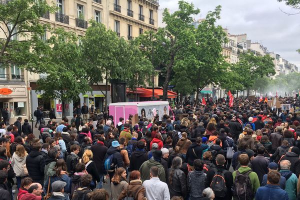 8000 manifestants selon les organisateurs, entre 1000 et 2000 selon la Police.