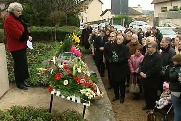 Une cérémonie sera célébrée en hommage aux 11 victimes de la catastrophe du 145 avenue Eiffel survenue le 4 décembre 1999 (archives du 5 décembre 2009)