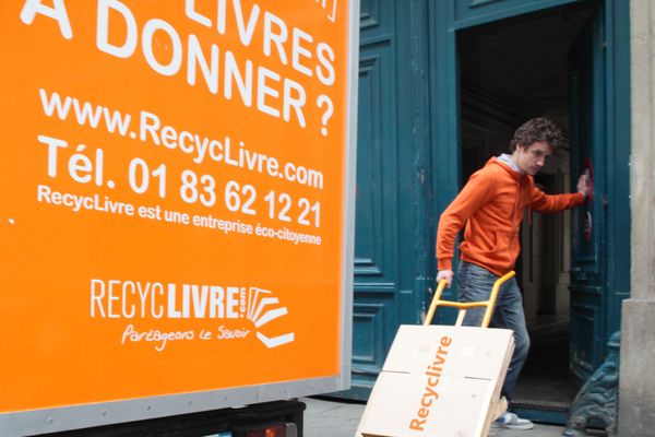 Chaque semaine, une quinzaine de personnes dans l'Eurométropole font des dons à RecycLivre.