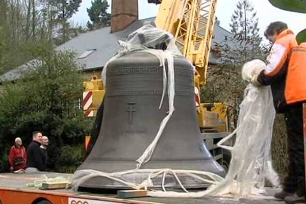 Le bourdon de Notre-Dame, fabriqué au Pays-Bas, est arrivé ce vendredi à Villedieu-les-Poêles