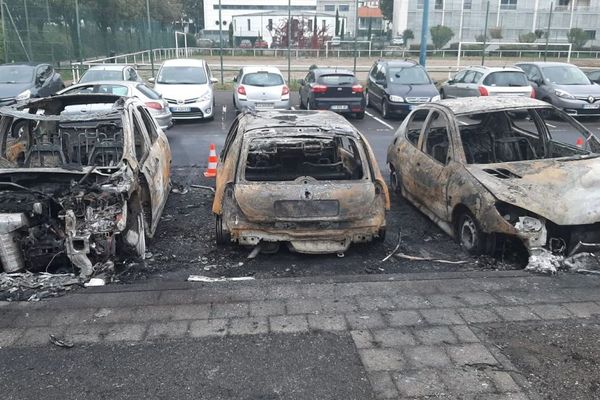 Jeudi 15 octobre, 6 voitures ont brûlé dans le quartier Fontgiève de Clermont-Ferrand, au petit matin.
