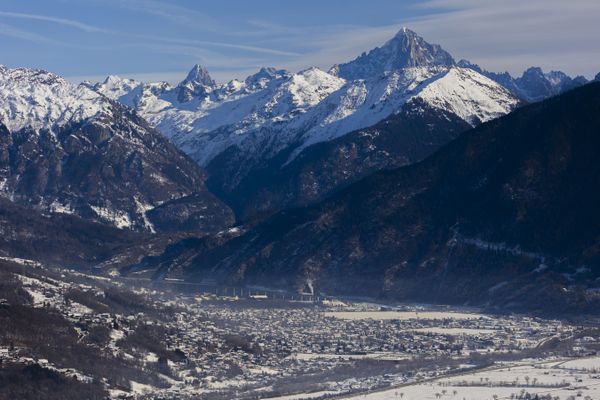 Vue d'ensemble de la vallée de l'Arve, près du Mont-Blanc, en Haute-Savoie.