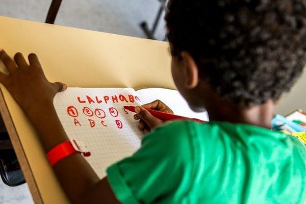 Depuis le printemps 2016, une classe a été ouverte pour les enfants de la "Jungle" au centre Jules Ferry à Calais 