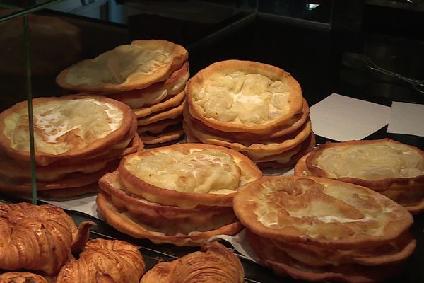 Un beignet à base d'œufs de la taille d'une assiette dont le savoir faire se transmet de génération en génération : la bougnette catalane.