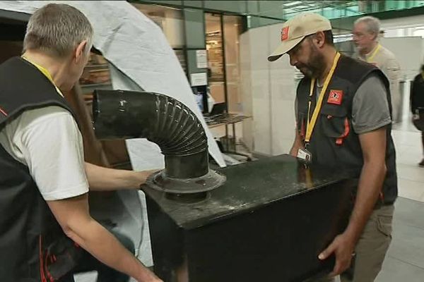 Des tentes équipées pour recevoir des poêles à bois