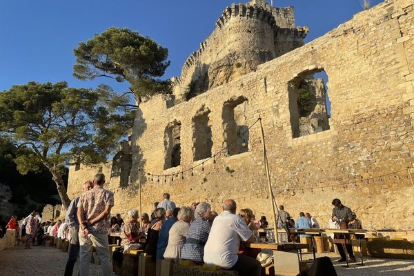 Au nord des Bouches-du-Rhône, Boulbon est l'un des plus vieux châteaux de Provence. 