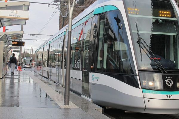 Un tramway de la ligne T7 a été percuté par un camion au niveau de la commune de Paray-Vieille-Poste. (Photo d'illustration)