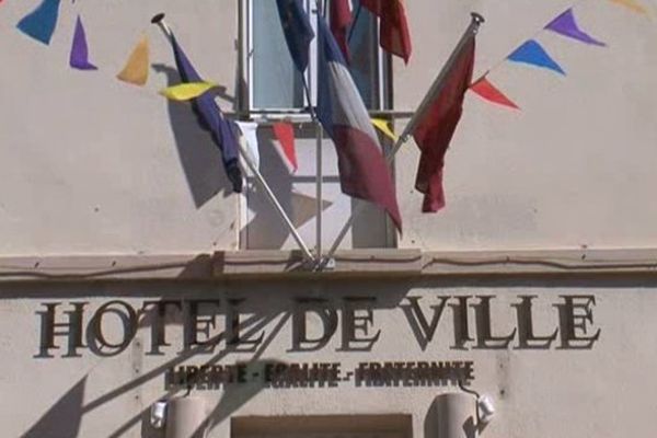 A Saint Nazaire d'Aude, le maire et ses adjoints ont donné leurs indemnités pour que l'épicerie sociale puisse voir le jour. 
