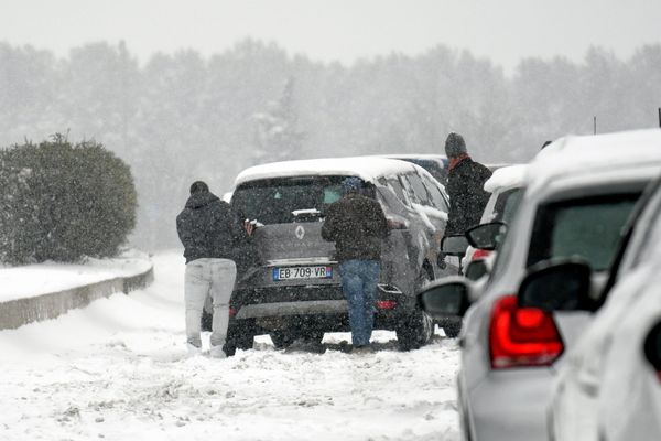 L'épisode neigeux se termine dans l'Hérault et le Gard. 1.700 personnes ont été hébergées en urgence, des centaines d'automobilistes encore bloqués. Il est encore fortement déconseillé de circuler.