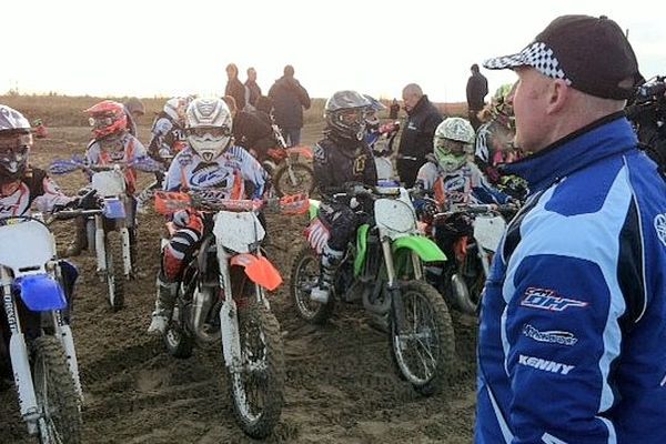 Le briefing sur la sécurité avant la course à Loon-Plage ce 29 décembre. 