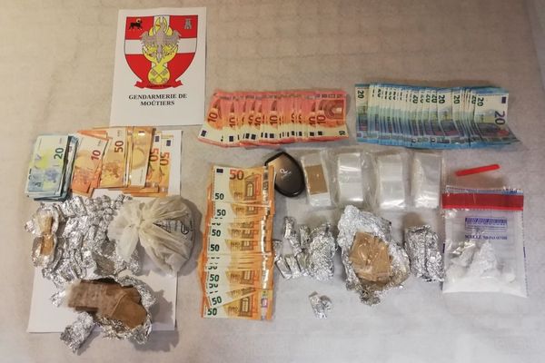 Héroïne, cocaïne, et plus de 3000 euros en espèces ont été saisis par les gendarmes de Moûtiers