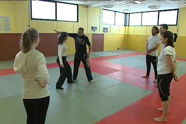 Un cours de Krav Maga à Poitiers avec Cédric Lebaquer.