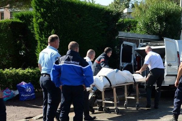 A Mandelieu-la-Napoule, une lame d'eau a pris au piège des habitants dans des parkings. 7 morts