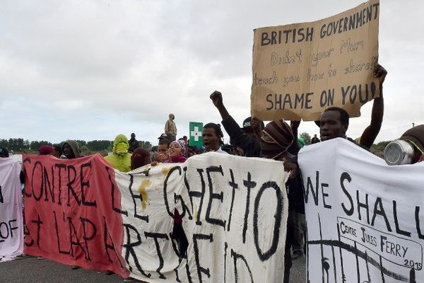 Des migrants ont manifesté ce jeudi à Calais.