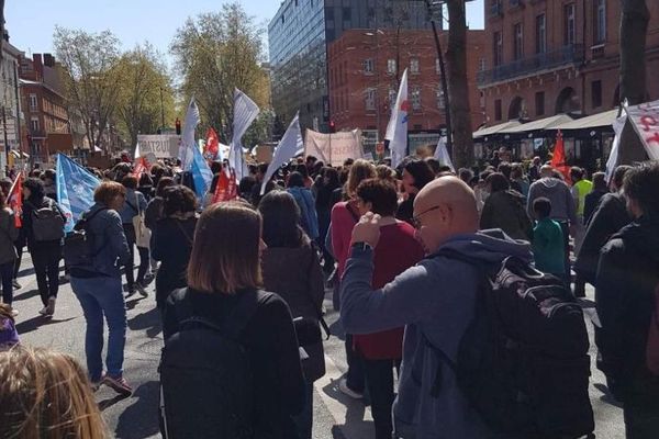 Ils étaient plusieurs centaines d'enseignants à manifester dans les rues de Toulouse