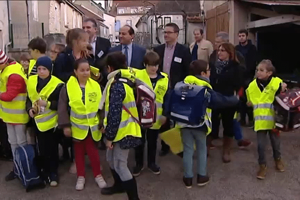 Les élèves de CM1 et CM2 de Précy-le-Sec, dans l'Yonne, ont reçu leur kit de visibilité