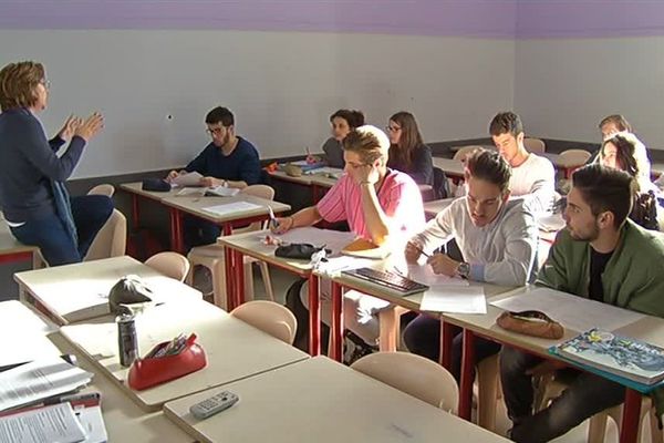 Les Terminales du Lycée du Mirail profitent des Vacances de Pâques pour réviser leur bac au sein même de l'établissement