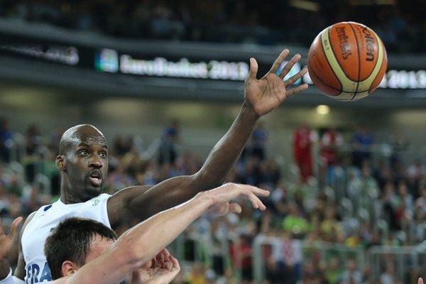 Avec l'équipe de Tony Parker, Johan Petro a remporté l'Eurobasket de 2013 en Slovénie.