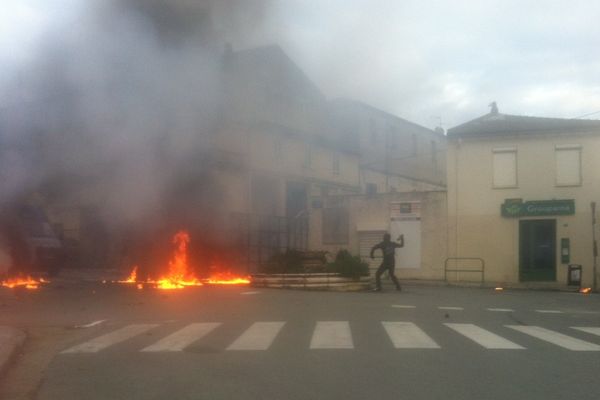 03/12/14 - Affrontements à Corte entre jeunes nationalistes corses et forces de l'ordre