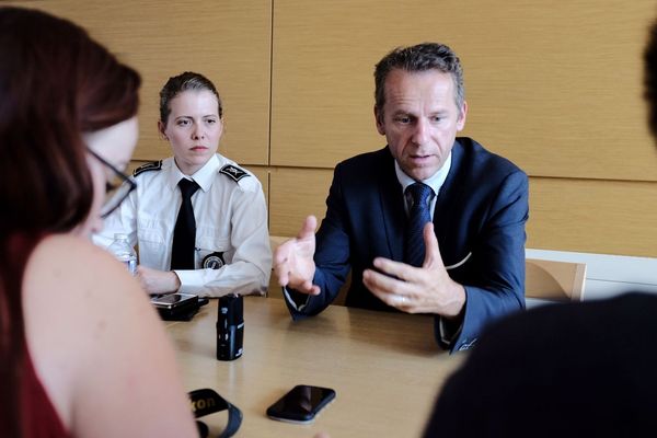 Conférence de presse du Procureur de la république de Besançon Etienne Manteaux accompagné de la commissaire Agathe Bossion.