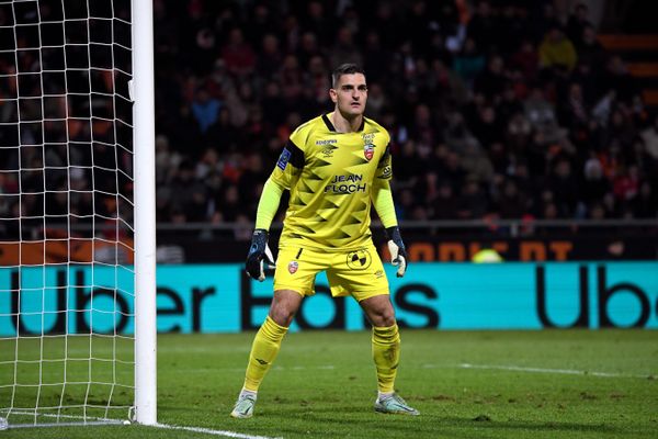 Vito Mannone, le nouveau gardien remplaçant lillois, la saison dernière à Lorient. Ici, lors d'un match face à Rennes.