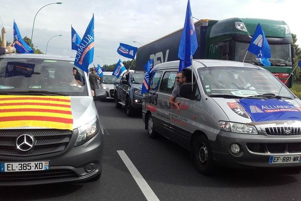 Une centaine de policiers venus de toute l'occitanie a répondu à l'appel du syndicat Alliance.