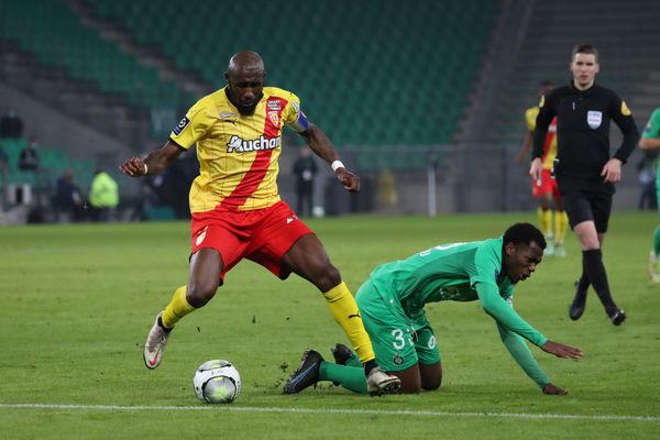 Le milieu de terrain lensois a finalement prolongé son contrat avec les Sangs et Or à l'issue de la victoire face à Lorient ce mercredi 31 août, devant un public conquis et soulagé.