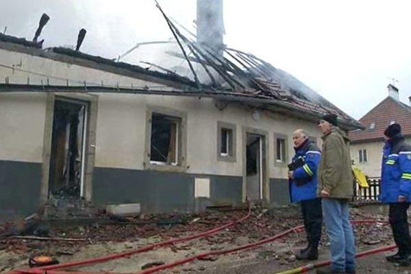 L'incendie s'est déclaré dans la nuit du 24 au 25 décembre 2014. Un couple a péri.