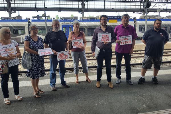 L'association Saint-Germain en train, composée d'usagers, d'élus locaux et d'agents SNCF se mobilisent pour empêcher la fermeture du guichet de la gare de Saint-Germain-des-Fossés le 1er novembre prochain.