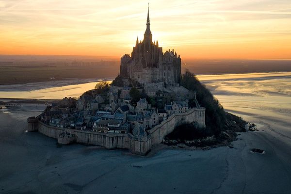 Le Mont-Saint-Michel au dernier soleil du jour...