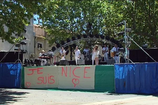 Fête de village à Aimargues, dans le Gard, le 16 juillet 2016.