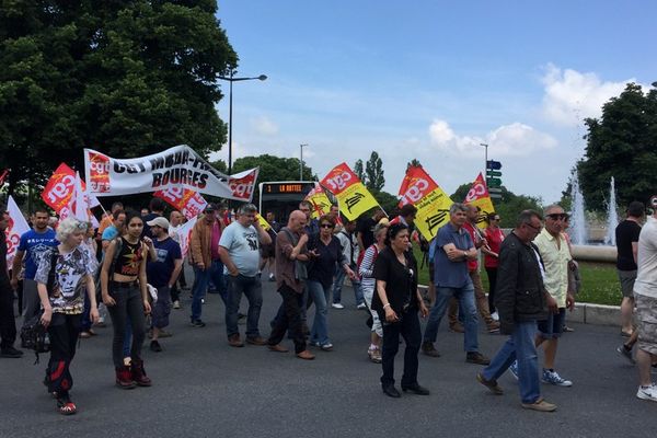 Les opposants à la loi Travail restent mobilisés. 300 personnes ont défilé ce jeudi à Bourges.