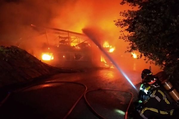 Incendie d'une maison écologique à Rogues dans le Gard