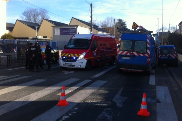 L'avenue François Mitterrand à Bourges coupée à la circulation à cause d'une fuite de gaz. 