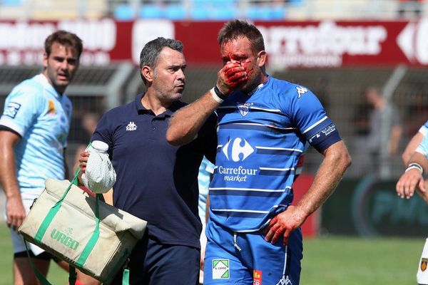 24 août 2014 : en Pro D2 Fabien Berneau blessé au visage lors de la rencontre entre Perpignan et Colomiers