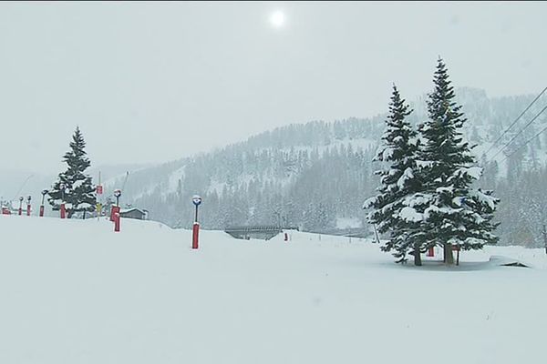 Le manteau blanc a recouvert Isola 2000.