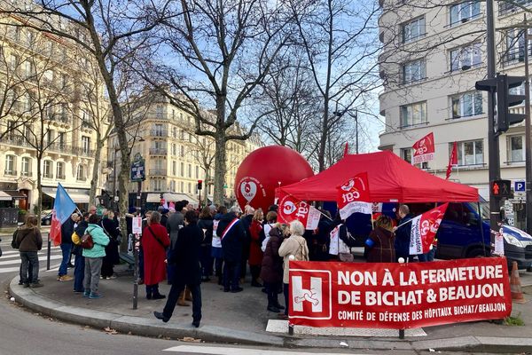 Le comité de défense des hôpitaux Bichat et Beaujon réclame la modernisation, l'extension et le renforcements des activités dans leurs établissements.