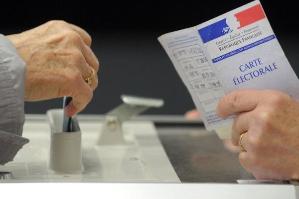 Une électrice en train de voter (Archives)